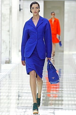 Színes blézerek jönnek! - Hírek  -  - blézer, McCartney, Prada, színes, 