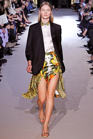 Színes blézerek jönnek! - Hírek  -  - blézer, McCartney, Prada, színes, 