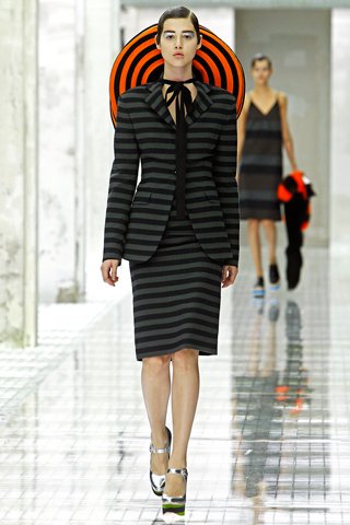 Színes blézerek jönnek! - Hírek  -  - blézer, McCartney, Prada, színes, 