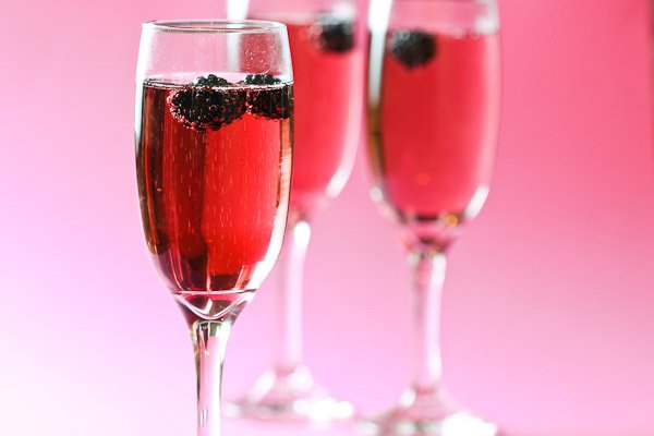 4 egyszerű peszgőkoktél, ami feldobja a szilvesztert - STYLELIFE - Gasztronómia - ital, koktél, pezsgő, recept, szilveszter, 