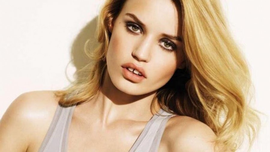 Modellek különös ismertetőjelei - DIVAT&STÍLUS - STYLENEWS - címlaplány, divatvilág, modell, modellek, szépség, szépséghiba, 