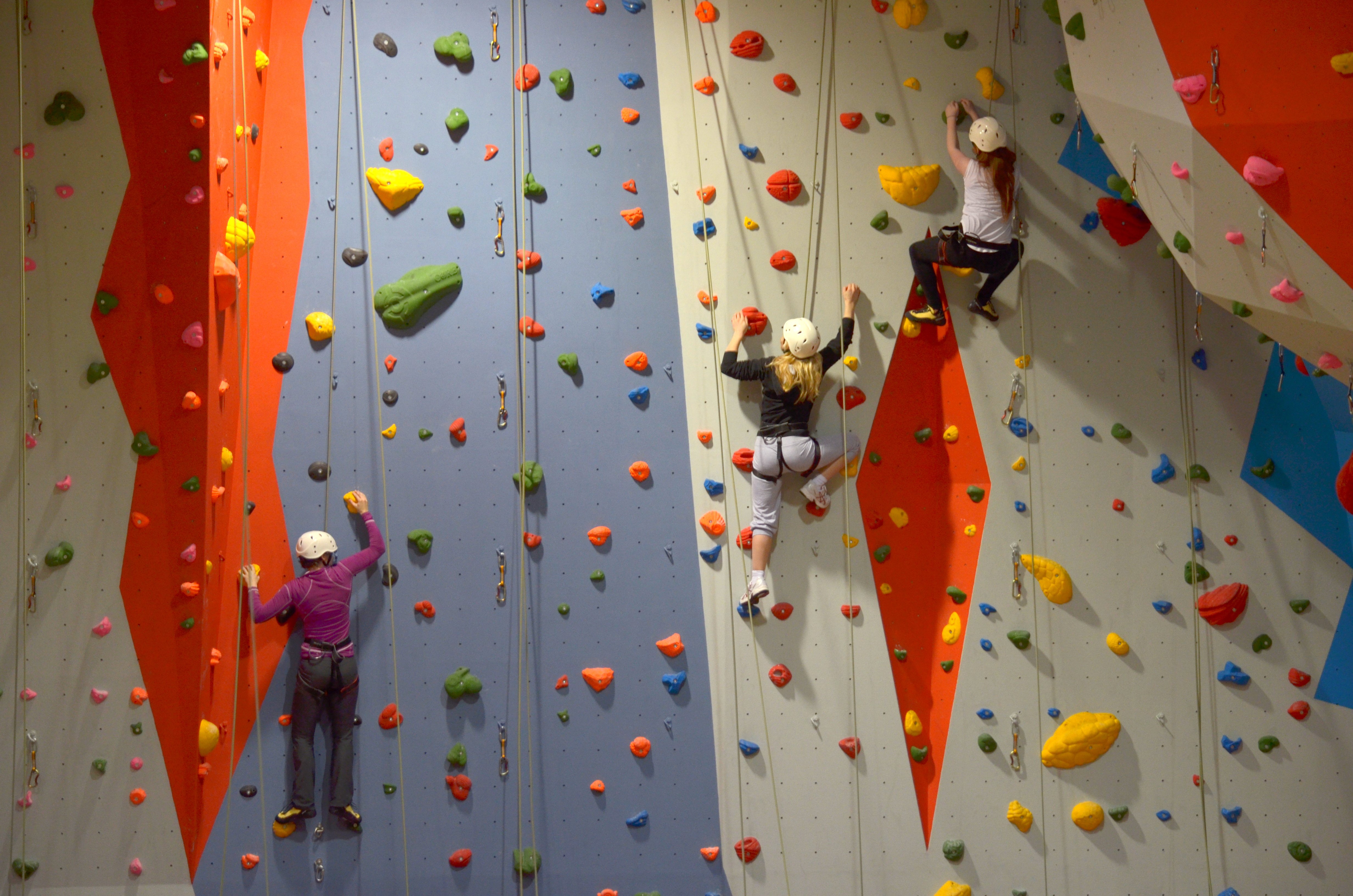 5 különleges mozgásforma a karcsú idomokért - STYLENEWS - STYLELIFE - extrém sport, falmászás, kangoo, mozgás, mozgásforma, nordic walking, pilates, rúdtánc, test, 