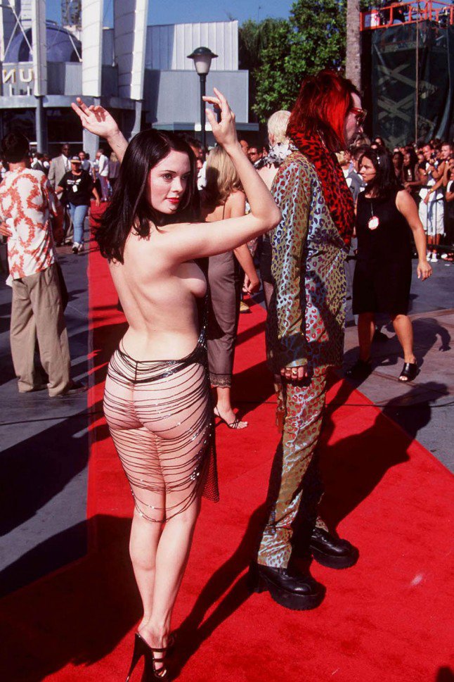 15 vörös szőnyeges ruha, amik beleégtek a tudatunkba - Celebrity -  - belépő, beyonce, celebrity, red carpet, rihanna, ruha, vonulás, 