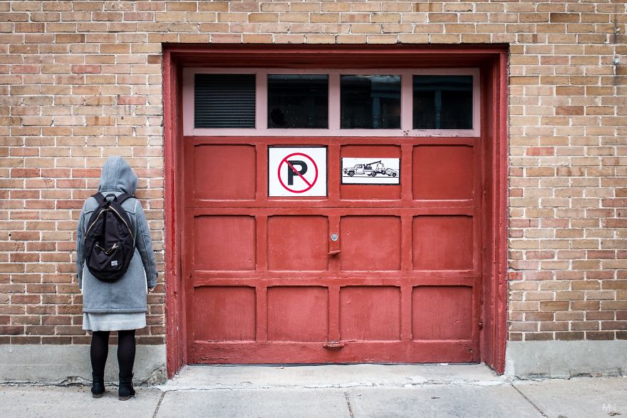 Fotósorozat a lányról, aki nem hagyja, hogy lencsevégre kapják - STYLENEWS - Kultúr-kitérő - érdekességek, fotósorozat, lány, 