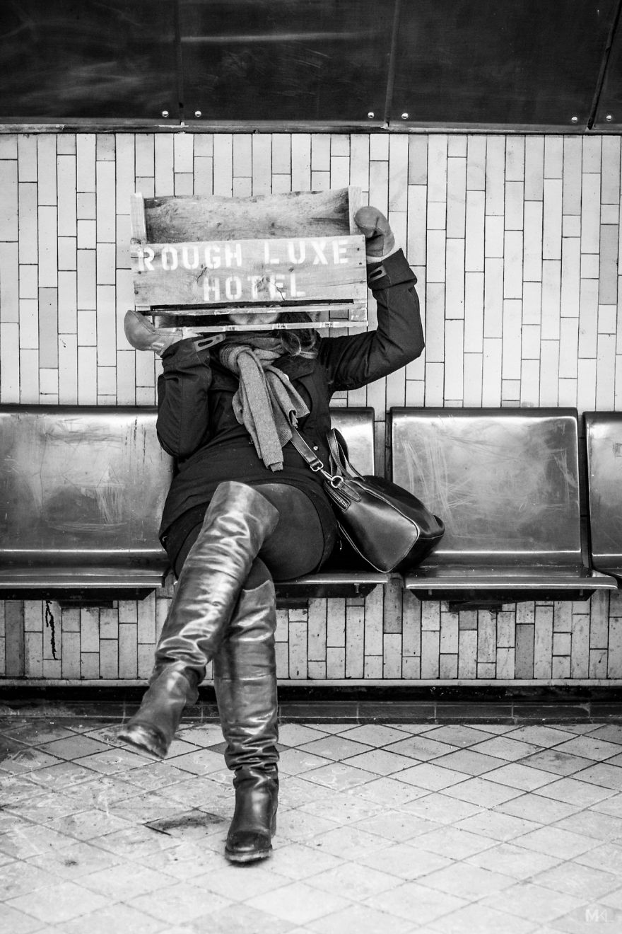 Fotósorozat a lányról, aki nem hagyja, hogy lencsevégre kapják - STYLENEWS - Kultúr-kitérő - érdekességek, fotósorozat, lány, 