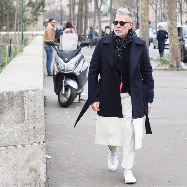 A férfidivathét legizgalmasabb utcai szerelései - DIVAT&STÍLUS - Hírek  - bemutató, divathét, férfiak, nyár, tavasz, 