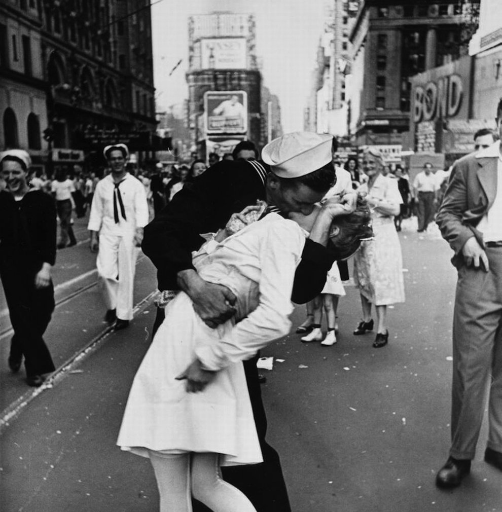 Csók-kisokos - KERESD A NŐT  -  - 