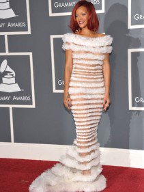 Grammy: Ruhaparádé a vörös szőnyegen - Hírek  -  - divat, Eva Longoria, Grammy, Katie Perry, Lopez, Rihanna, 