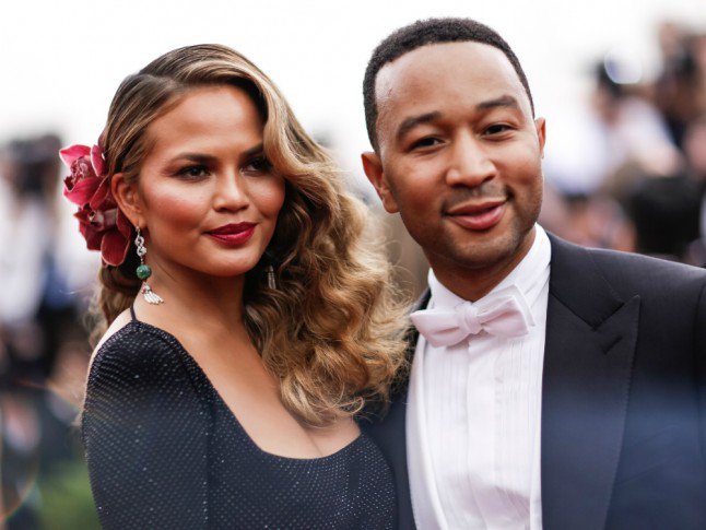 Chrissy Teigen imádnivaló kismama stílusa - DIVAT&STÍLUS - Celebrity - divat, kismama, stílus, 