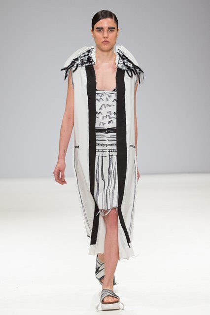 Londonban filctollal rajzolták össze a ruhákat - Stílusiskola -  - divat, fashion week, london, london fashion week 2016, runway, trend, 