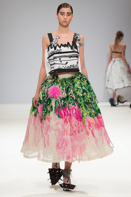 Londonban filctollal rajzolták össze a ruhákat - Stílusiskola -  - divat, fashion week, london, london fashion week 2016, runway, trend, 
