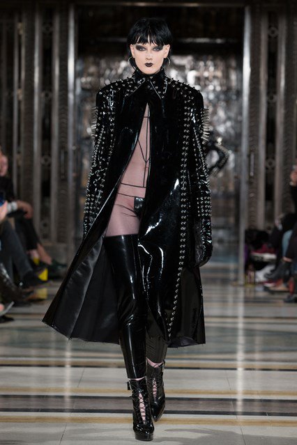 Londonban filctollal rajzolták össze a ruhákat - Stílusiskola -  - divat, fashion week, london, london fashion week 2016, runway, trend, 