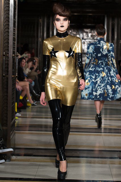 Londonban filctollal rajzolták össze a ruhákat - Stílusiskola -  - divat, fashion week, london, london fashion week 2016, runway, trend, 