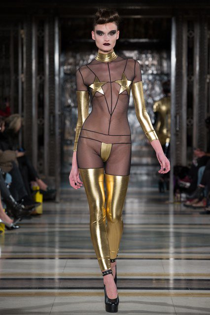 Londonban filctollal rajzolták össze a ruhákat - Stílusiskola -  - divat, fashion week, london, london fashion week 2016, runway, trend, 