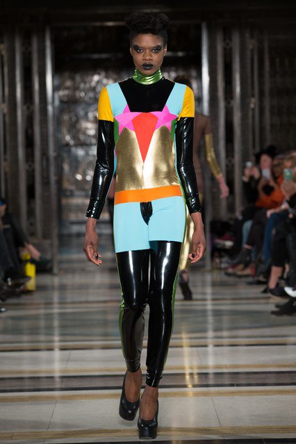 Londonban filctollal rajzolták össze a ruhákat - Stílusiskola -  - divat, fashion week, london, london fashion week 2016, runway, trend, 