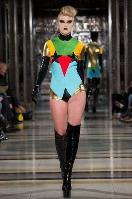 Londonban filctollal rajzolták össze a ruhákat - Stílusiskola -  - divat, fashion week, london, london fashion week 2016, runway, trend, 