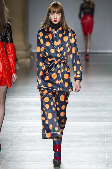 Londonban filctollal rajzolták össze a ruhákat - Stílusiskola -  - divat, fashion week, london, london fashion week 2016, runway, trend, 