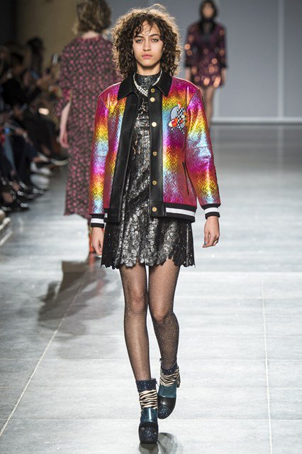 Londonban filctollal rajzolták össze a ruhákat - Stílusiskola -  - divat, fashion week, london, london fashion week 2016, runway, trend, 