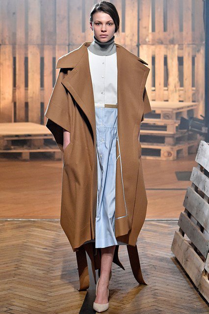 Londonban filctollal rajzolták össze a ruhákat - Stílusiskola -  - divat, fashion week, london, london fashion week 2016, runway, trend, 