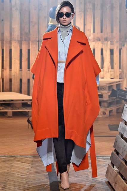 Londonban filctollal rajzolták össze a ruhákat - Stílusiskola -  - divat, fashion week, london, london fashion week 2016, runway, trend, 