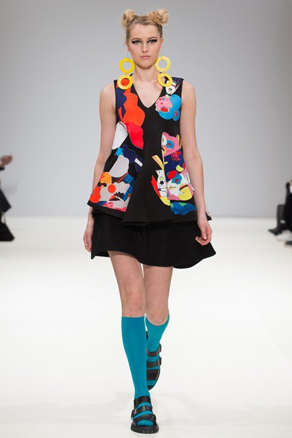 Londonban filctollal rajzolták össze a ruhákat - Stílusiskola -  - divat, fashion week, london, london fashion week 2016, runway, trend, 