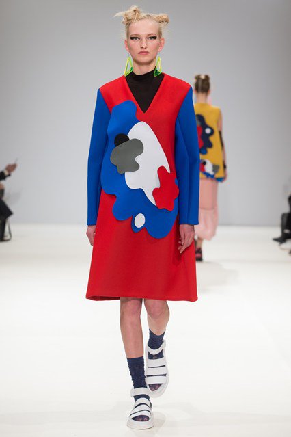 Londonban filctollal rajzolták össze a ruhákat - Stílusiskola -  - divat, fashion week, london, london fashion week 2016, runway, trend, 