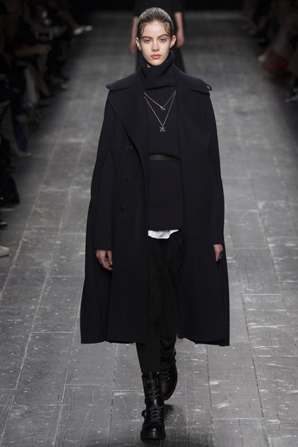 Black is the new black - Stílusiskola -  - fashion week, paris, ready to wear, runway, valentino, 