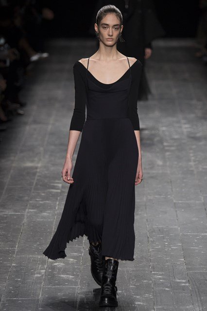 Black is the new black - Stílusiskola -  - fashion week, paris, ready to wear, runway, valentino, 