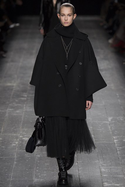 Black is the new black - Stílusiskola -  - fashion week, paris, ready to wear, runway, valentino, 