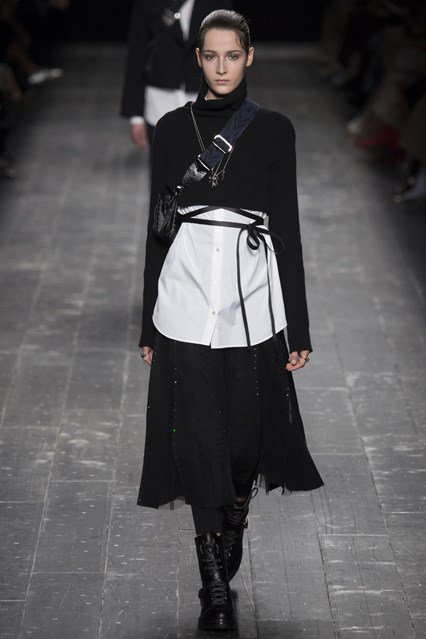Black is the new black - Stílusiskola -  - fashion week, paris, ready to wear, runway, valentino, 