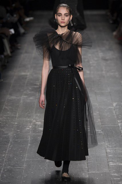 Black is the new black - Stílusiskola -  - fashion week, paris, ready to wear, runway, valentino, 