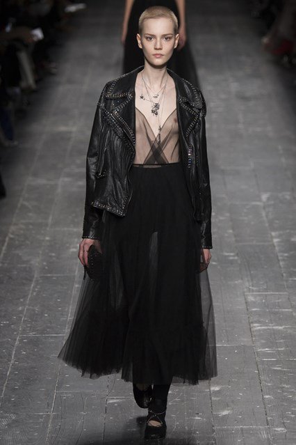 Black is the new black - Stílusiskola -  - fashion week, paris, ready to wear, runway, valentino, 