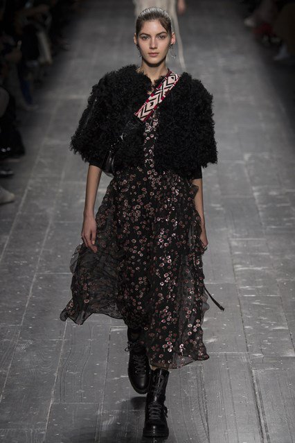 Black is the new black - Stílusiskola -  - fashion week, paris, ready to wear, runway, valentino, 