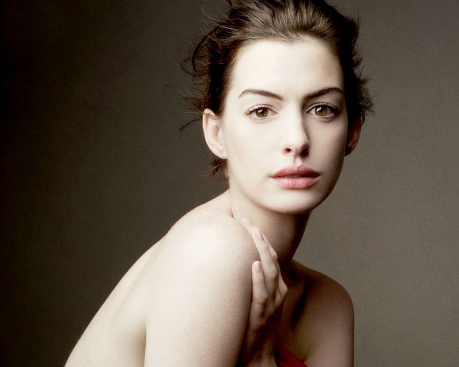 Anne Hathaway a természetesség mellett - DIVAT&STÍLUS - Celebrity - anne hathaway, celebrity, szépség, természetesség, 