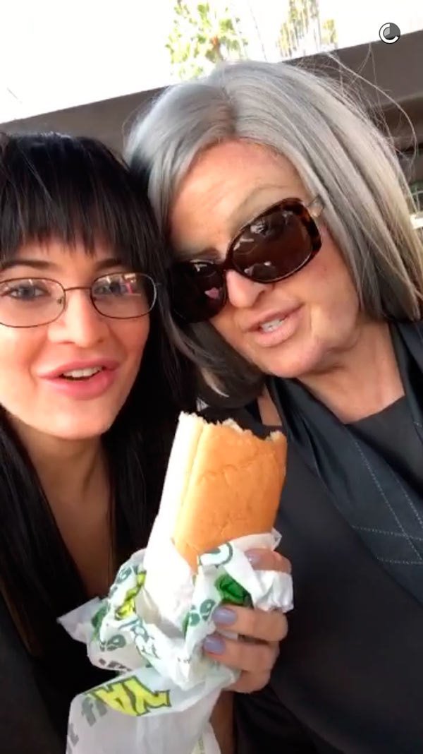 Álruhában indult hollywoodi buszútra a két Jenner lány és Khloe Kardashian - DIVAT&STÍLUS - Celebrity - celebrity, kendall jenner, khloe kardashian, kylie jenner, 