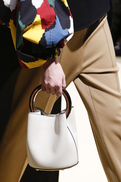 Nagy őszi táska-kalendárka - Stílusiskola -  - dior, dolce&gabbana, fall/winter, fendi, runway, táska 2016, 