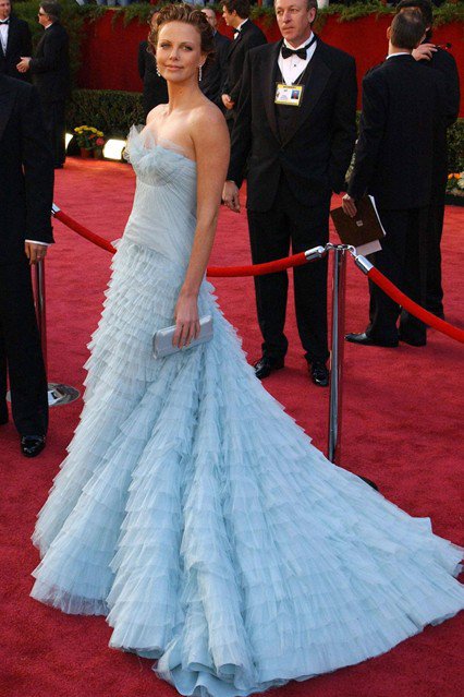 A nő, aki állandó - Charlize Theron stílusevolúció - Stílusiskola - Celebrity - charlize theron, dior, gucci, lanvin, stílusevolúció, stílusiskola, 