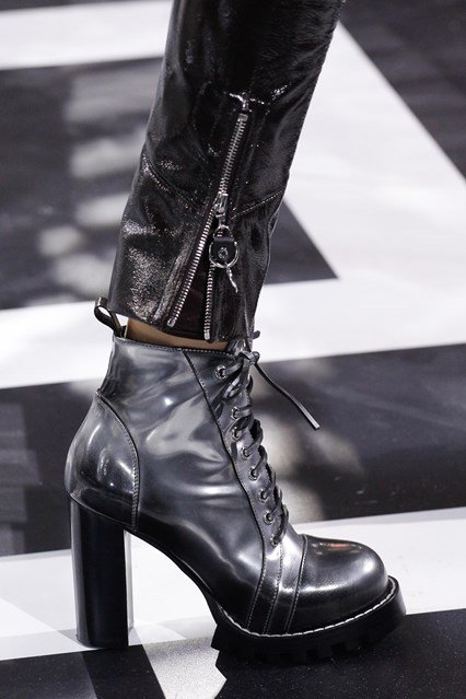 Nagy, őszi cipő-kalendárka - Stílusiskola -  - 