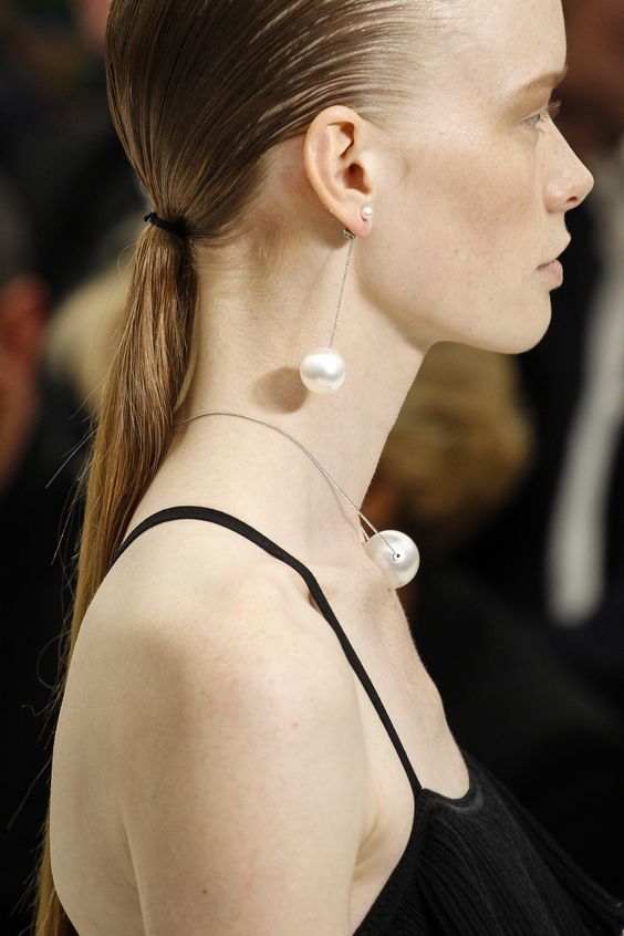 Rivaldafényben a nagymama kedvenc kiegészítője - DIVAT&STÍLUS - Hírek  - divat, gyöngysor, stílus, 