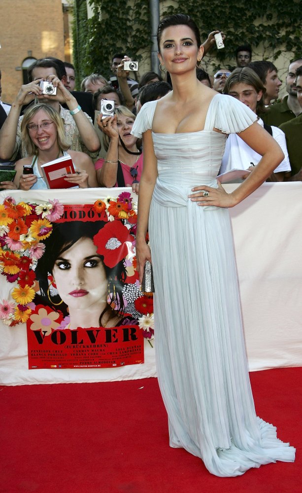 Stílusalbum: 80 fotó a születésnapját ünneplő Penélope Cruzról - Celebrity -  - celebrity, divat, hírességek stílusevolúciója, hollywood, javier bardem, pedro almodóvar, penelope cruz, stílus, tom cruise, 