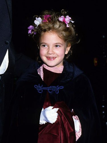 10+1 híres nő legelső vörös szőnyeges megjelenése - Celebrity -  - angelina jolie, britney spears, cameron diaz, drew barrymore, emma watson, kirsten dunst, kristen stewart, reese witherspoon, reese witherspoon filmjei, shailene woodley, 