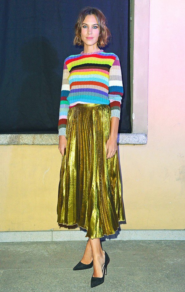 6 ok, amiért szükséged van egy metálos csillogású midi skirt-re - DIVAT&STÍLUS - Stílusiskola - divat, midi skirt, stílus, tavaszi divat, 