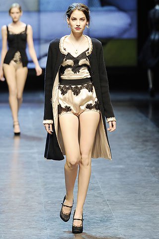 Csipkecsodákkal átvészelhető a tél - Hírek  -  - csipke, divat, ősz/tél, 