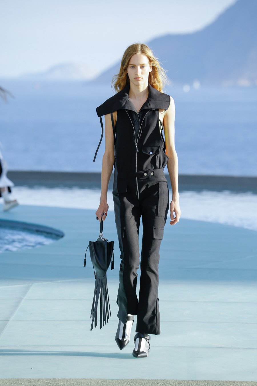 Lélegzetelállító helyszín, 500 vendég, élénk színek - Bemutatták a Louis Vuitton új kollekcióját - DIVAT&STÍLUS - Stílusiskola - divatbemutató, Louis Vuitton, LVCruise, nyári divat, 