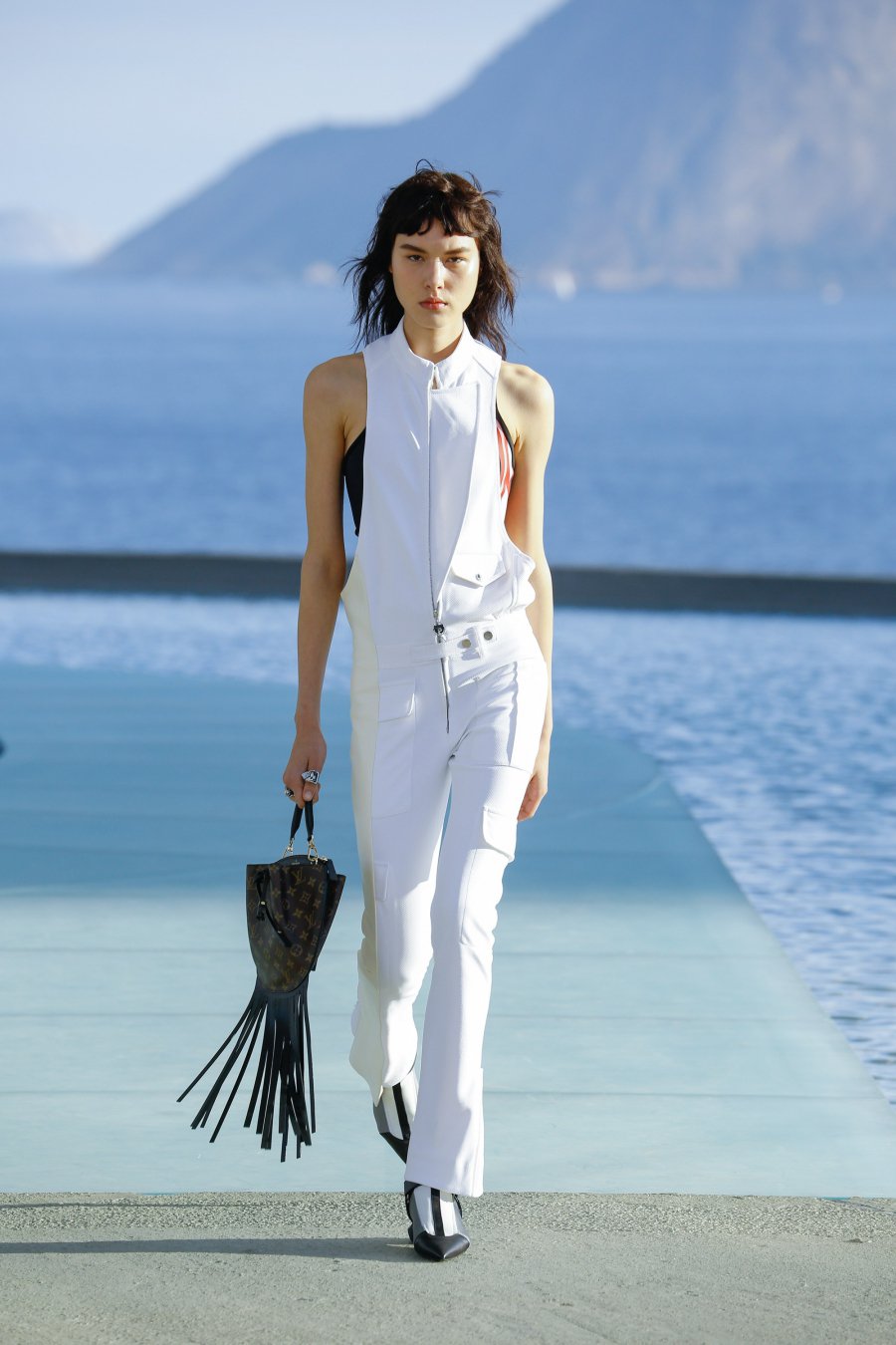 Lélegzetelállító helyszín, 500 vendég, élénk színek - Bemutatták a Louis Vuitton új kollekcióját - DIVAT&STÍLUS - Stílusiskola - divatbemutató, Louis Vuitton, LVCruise, nyári divat, 