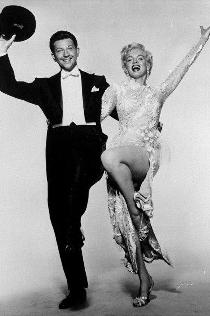 Csak egy kislány vagyok a nagyvilágban, aki próbál találni valakit, akit szerethet - Celebrity -  - 