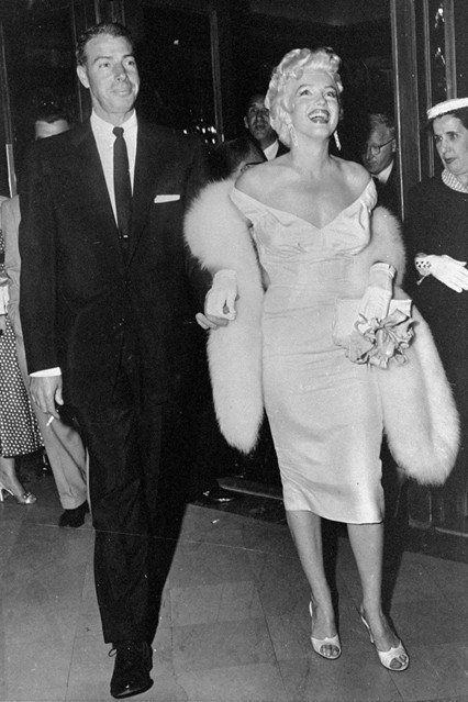 Csak egy kislány vagyok a nagyvilágban, aki próbál találni valakit, akit szerethet - Celebrity -  - 