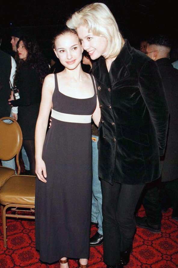 A gyerekszínész, akit nem szippantott be a hollywoodi süllyesztő - Celebrity -  - csillagok háborúja, fekete hattyú, közelebb, léon a profi, natalie portman, oscar díj, padmé amidala, stílus, stílusalbum, stílusmentor, 