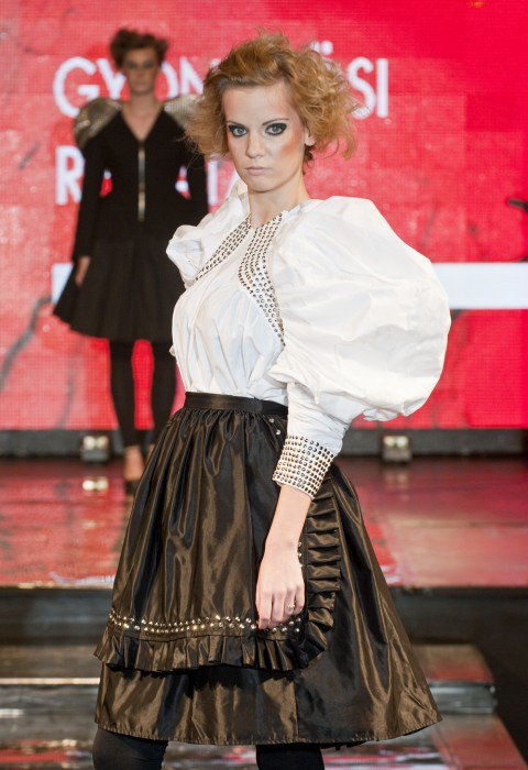 Budapest Fashion Week - Gyöngyösi Renáta - Metallic folklór -  -  - Budapest Fashion Week, divathét, Gyöngyösi Renáta, Metallic folklór, 