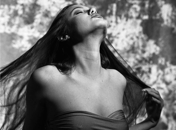 A 15 éves Angelina Jolie egyik legelső fotósorozata - DIVAT&STÍLUS - Celebrity - Angelina Jolie, fotósorozat, művészet, 
